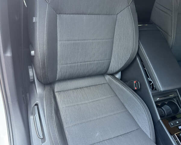 Белый Шкода Суперб, объемом двигателя 1.8 л и пробегом 159 тыс. км за 17900 $, фото 25 на Automoto.ua