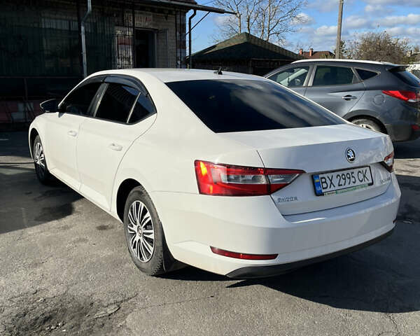 Шкода Суперб 2018 в Шепетовке на Automoto.ua Белый Шкода Суперб, объемом двигателя 1.8 л и пробегом 188 тыс. км за 15000 $, фото 1 на Automoto.ua