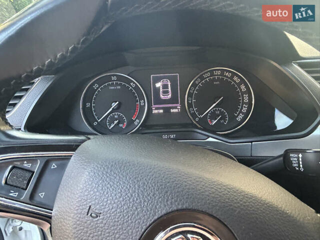 Білий Шкода Суперб, об'ємом двигуна 1.97 л та пробігом 288 тис. км за 17400 $, фото 6 на Automoto.ua