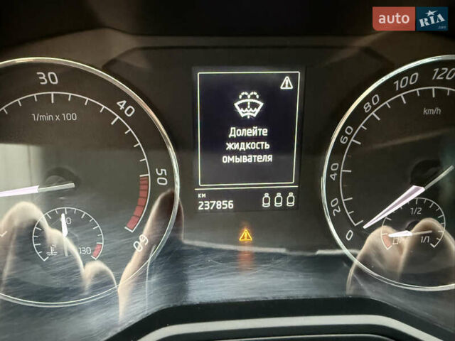 Білий Шкода Суперб, об'ємом двигуна 1.97 л та пробігом 237 тис. км за 18590 $, фото 10 на Automoto.ua