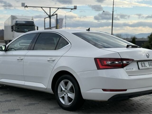 Белый Шкода Суперб, объемом двигателя 2 л и пробегом 201 тыс. км за 18300 $, фото 5 на Automoto.ua