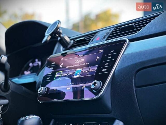 Белый Шкода Суперб, объемом двигателя 1.97 л и пробегом 120 тыс. км за 25999 $, фото 35 на Automoto.ua