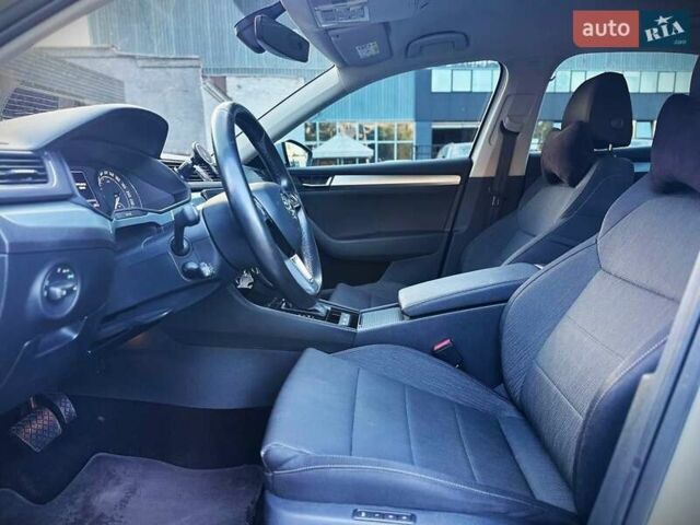 Белый Шкода Суперб, объемом двигателя 1.97 л и пробегом 120 тыс. км за 26300 $, фото 24 на Automoto.ua