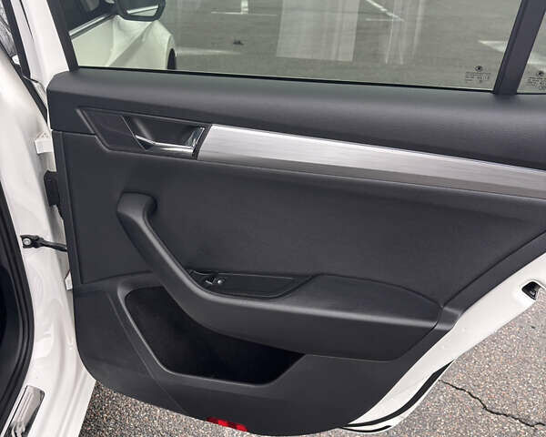 Белый Шкода Суперб, объемом двигателя 1.8 л и пробегом 115 тыс. км за 20600 $, фото 17 на Automoto.ua