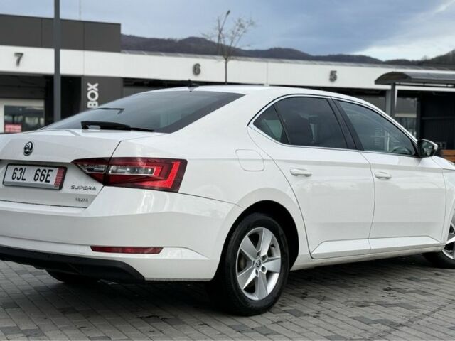 Белый Шкода Суперб, объемом двигателя 2 л и пробегом 201 тыс. км за 18300 $, фото 6 на Automoto.ua