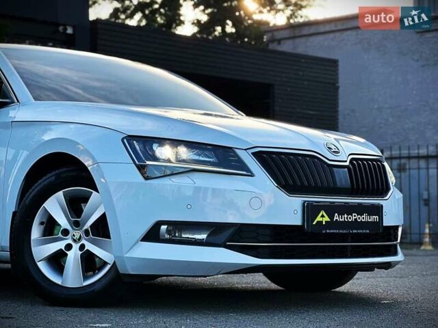 Білий Шкода Суперб, об'ємом двигуна 1.97 л та пробігом 120 тис. км за 29500 $, фото 6 на Automoto.ua