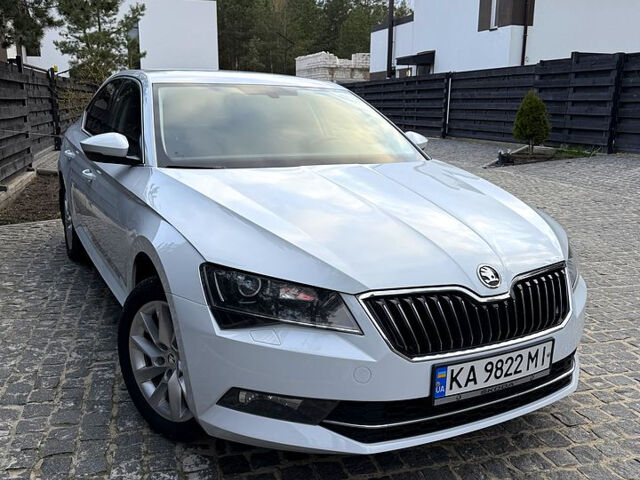 Белый Шкода Суперб, объемом двигателя 1.8 л и пробегом 140 тыс. км за 23400 $, фото 4 на Automoto.ua