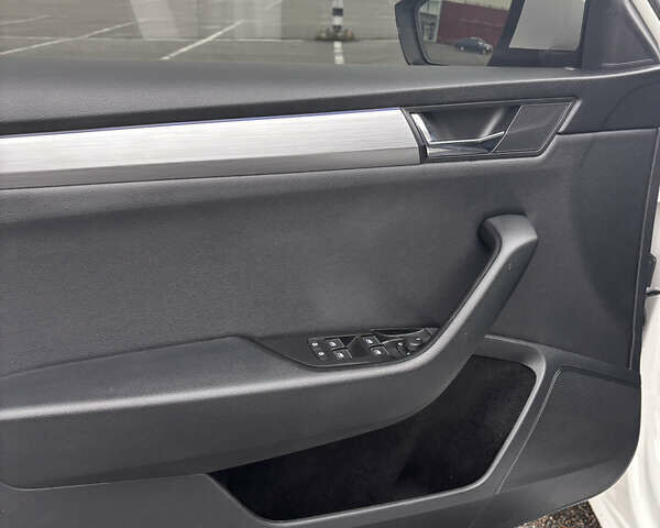 Белый Шкода Суперб, объемом двигателя 1.8 л и пробегом 115 тыс. км за 20600 $, фото 9 на Automoto.ua