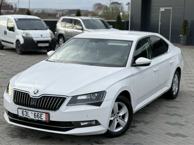 Белый Шкода Суперб, объемом двигателя 2 л и пробегом 201 тыс. км за 18300 $, фото 2 на Automoto.ua