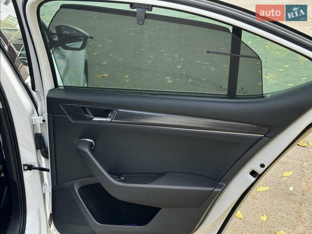 Белый Шкода Суперб, объемом двигателя 1.97 л и пробегом 124 тыс. км за 29500 $, фото 12 на Automoto.ua