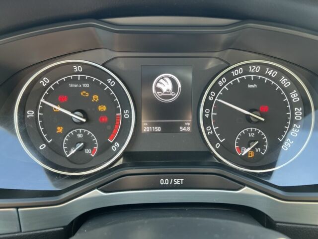 Белый Шкода Суперб, объемом двигателя 2 л и пробегом 201 тыс. км за 18300 $, фото 14 на Automoto.ua