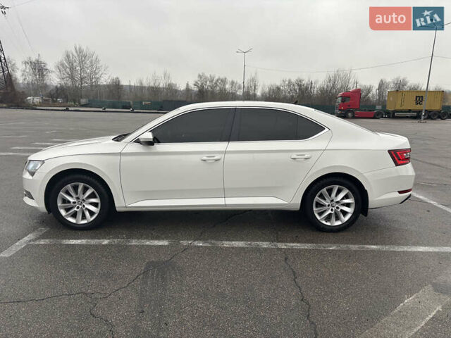 Белый Шкода Суперб, объемом двигателя 1.8 л и пробегом 115 тыс. км за 20600 $, фото 5 на Automoto.ua