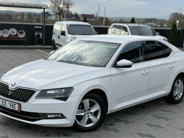 Белый Шкода Суперб, объемом двигателя 2 л и пробегом 201 тыс. км за 18300 $, фото 3 на Automoto.ua