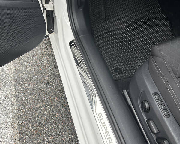 Белый Шкода Суперб, объемом двигателя 1.8 л и пробегом 115 тыс. км за 20600 $, фото 8 на Automoto.ua