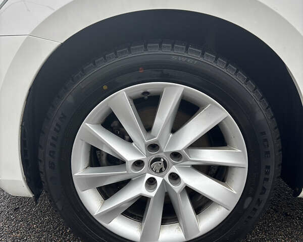 Белый Шкода Суперб, объемом двигателя 1.8 л и пробегом 115 тыс. км за 20600 $, фото 6 на Automoto.ua