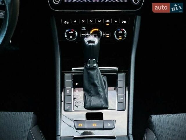 Белый Шкода Суперб, объемом двигателя 1.97 л и пробегом 120 тыс. км за 25999 $, фото 34 на Automoto.ua