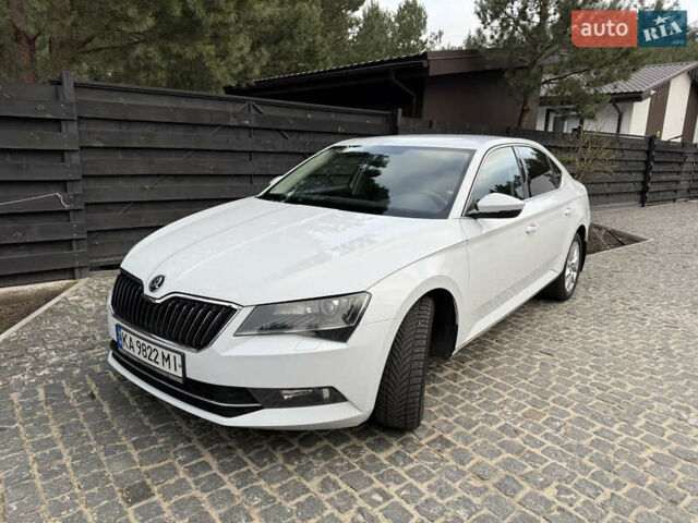 Білий Шкода Суперб, об'ємом двигуна 1.8 л та пробігом 140 тис. км за 19900 $, фото 1 на Automoto.ua