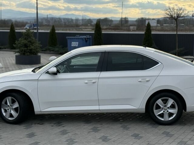 Белый Шкода Суперб, объемом двигателя 2 л и пробегом 201 тыс. км за 18300 $, фото 4 на Automoto.ua