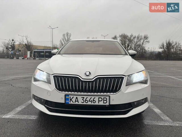 Белый Шкода Суперб, объемом двигателя 1.8 л и пробегом 115 тыс. км за 20600 $, фото 1 на Automoto.ua