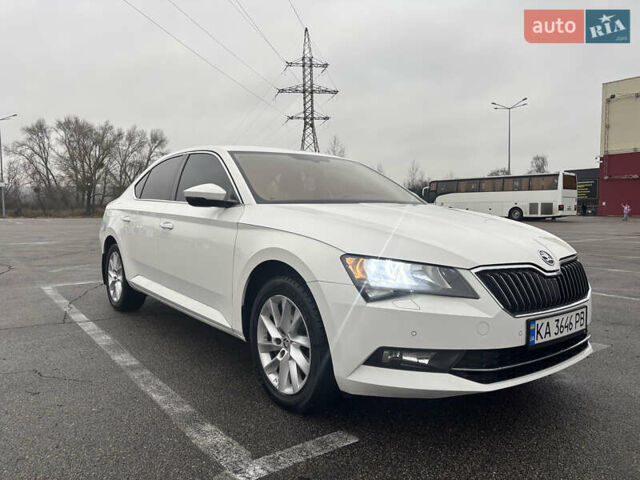 Белый Шкода Суперб, объемом двигателя 1.8 л и пробегом 115 тыс. км за 20600 $, фото 2 на Automoto.ua