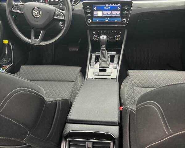 Белый Шкода Суперб, объемом двигателя 1.8 л и пробегом 115 тыс. км за 21300 $, фото 2 на Automoto.ua