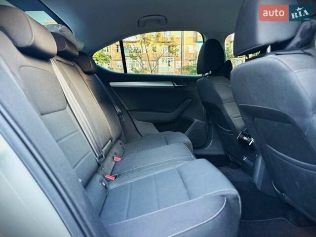 Белый Шкода Суперб, объемом двигателя 1.97 л и пробегом 120 тыс. км за 25999 $, фото 31 на Automoto.ua