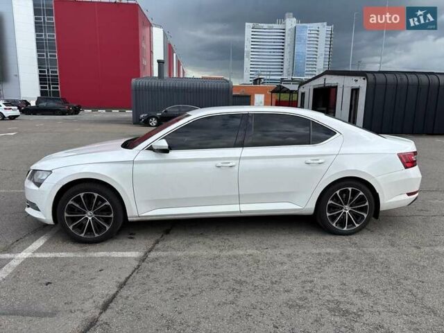 Белый Шкода Суперб, объемом двигателя 1.8 л и пробегом 115 тыс. км за 21300 $, фото 5 на Automoto.ua