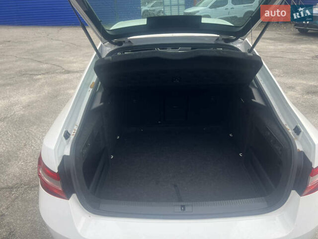 Білий Шкода Суперб, об'ємом двигуна 1.98 л та пробігом 120 тис. км за 19431 $, фото 4 на Automoto.ua