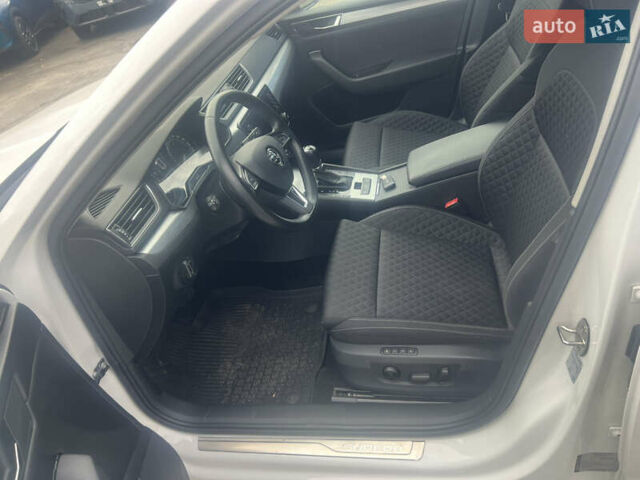 Білий Шкода Суперб, об'ємом двигуна 1.98 л та пробігом 120 тис. км за 19431 $, фото 8 на Automoto.ua