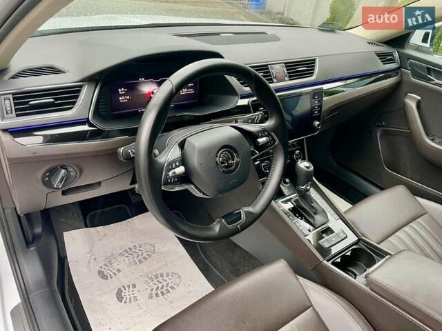 Белый Шкода Суперб, объемом двигателя 1.97 л и пробегом 241 тыс. км за 25600 $, фото 7 на Automoto.ua