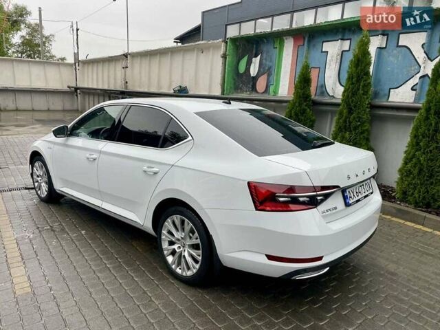 Белый Шкода Суперб, объемом двигателя 1.97 л и пробегом 241 тыс. км за 25600 $, фото 3 на Automoto.ua