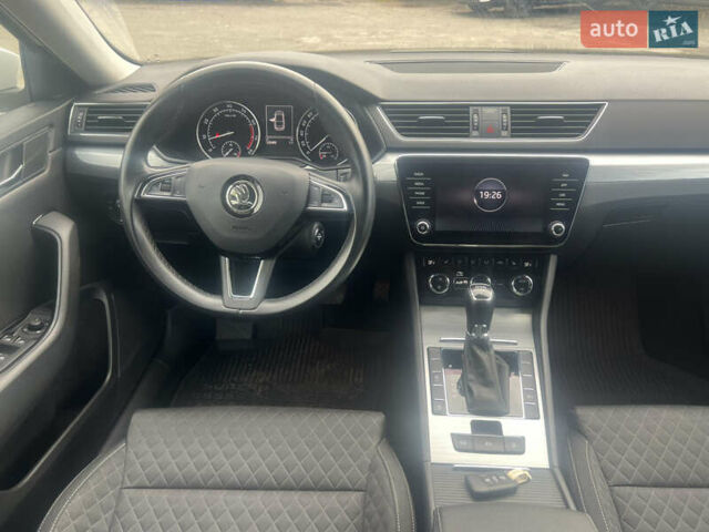 Білий Шкода Суперб, об'ємом двигуна 1.98 л та пробігом 120 тис. км за 19431 $, фото 7 на Automoto.ua