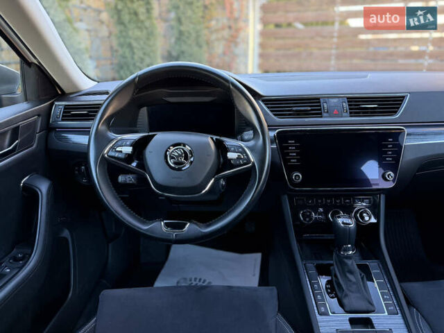 Белый Шкода Суперб, объемом двигателя 1.97 л и пробегом 113 тыс. км за 33999 $, фото 44 на Automoto.ua