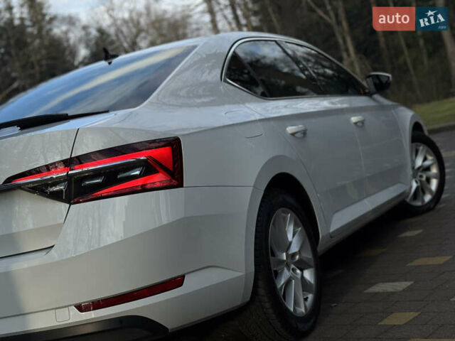 Белый Шкода Суперб, объемом двигателя 2 л и пробегом 164 тыс. км за 25450 $, фото 111 на Automoto.ua