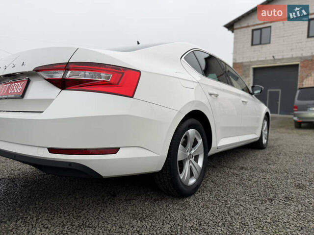 Білий Шкода Суперб, об'ємом двигуна 1.97 л та пробігом 206 тис. км за 25500 $, фото 23 на Automoto.ua