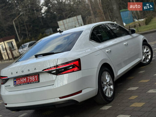 Белый Шкода Суперб, объемом двигателя 2 л и пробегом 164 тыс. км за 25450 $, фото 102 на Automoto.ua