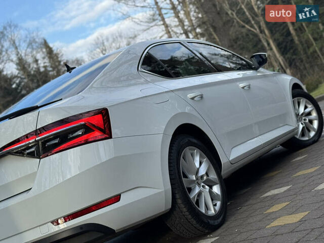 Белый Шкода Суперб, объемом двигателя 2 л и пробегом 164 тыс. км за 25450 $, фото 110 на Automoto.ua