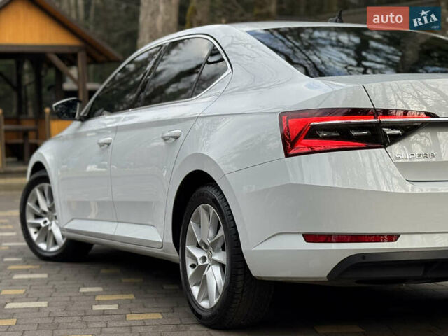 Белый Шкода Суперб, объемом двигателя 2 л и пробегом 164 тыс. км за 25450 $, фото 80 на Automoto.ua