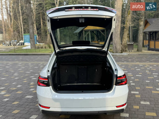 Белый Шкода Суперб, объемом двигателя 2 л и пробегом 164 тыс. км за 25450 $, фото 176 на Automoto.ua