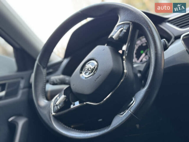 Белый Шкода Суперб, объемом двигателя 2 л и пробегом 164 тыс. км за 25450 $, фото 116 на Automoto.ua