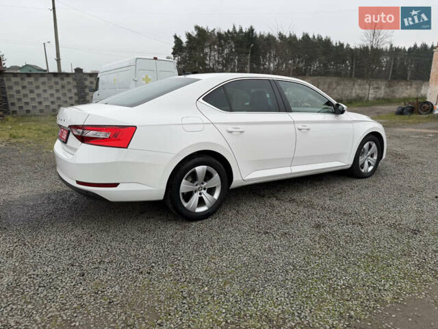 Білий Шкода Суперб, об'ємом двигуна 1.97 л та пробігом 206 тис. км за 25500 $, фото 7 на Automoto.ua