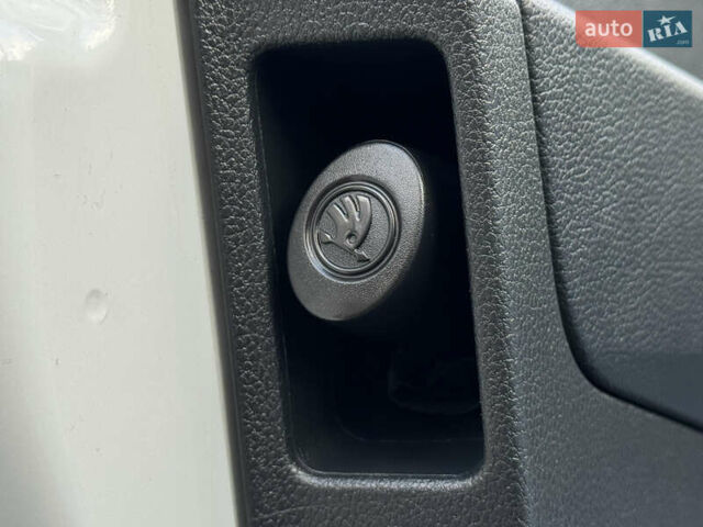 Белый Шкода Суперб, объемом двигателя 2 л и пробегом 164 тыс. км за 25450 $, фото 30 на Automoto.ua