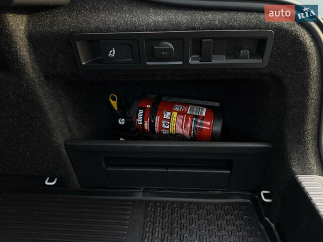 Белый Шкода Суперб, объемом двигателя 2 л и пробегом 164 тыс. км за 25450 $, фото 180 на Automoto.ua