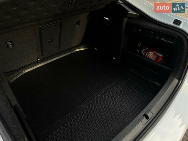 Белый Шкода Суперб, объемом двигателя 2 л и пробегом 164 тыс. км за 25450 $, фото 179 на Automoto.ua