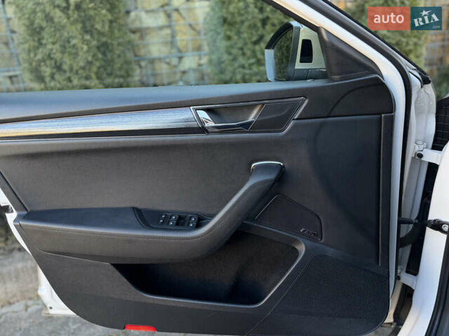 Белый Шкода Суперб, объемом двигателя 1.97 л и пробегом 113 тыс. км за 33999 $, фото 50 на Automoto.ua