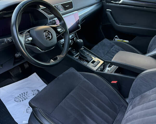 Белый Шкода Суперб, объемом двигателя 1.97 л и пробегом 113 тыс. км за 33999 $, фото 46 на Automoto.ua