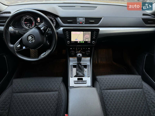 Белый Шкода Суперб, объемом двигателя 2 л и пробегом 164 тыс. км за 25450 $, фото 121 на Automoto.ua