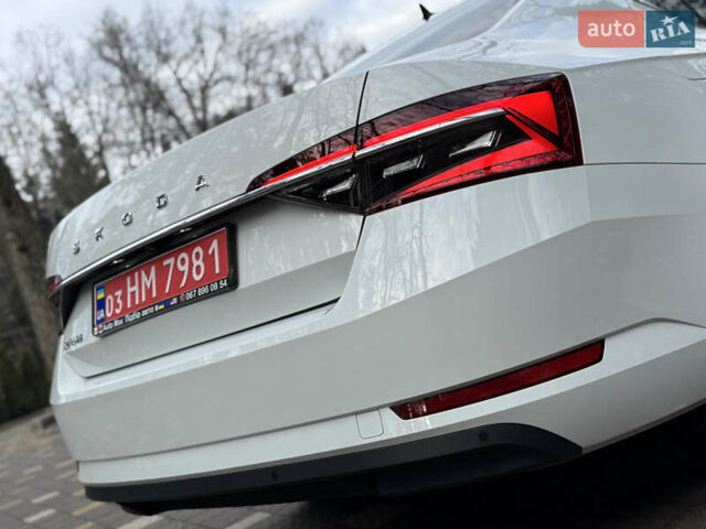 Белый Шкода Суперб, объемом двигателя 2 л и пробегом 164 тыс. км за 25450 $, фото 95 на Automoto.ua