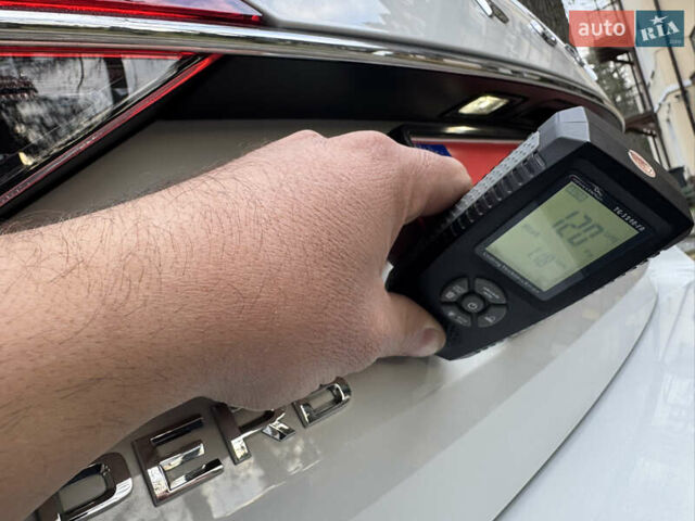 Белый Шкода Суперб, объемом двигателя 2 л и пробегом 164 тыс. км за 25450 $, фото 226 на Automoto.ua