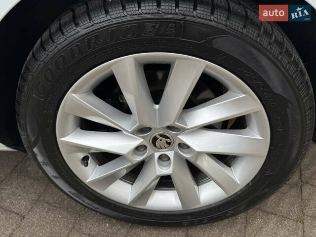 Белый Шкода Суперб, объемом двигателя 2 л и пробегом 164 тыс. км за 25450 $, фото 74 на Automoto.ua